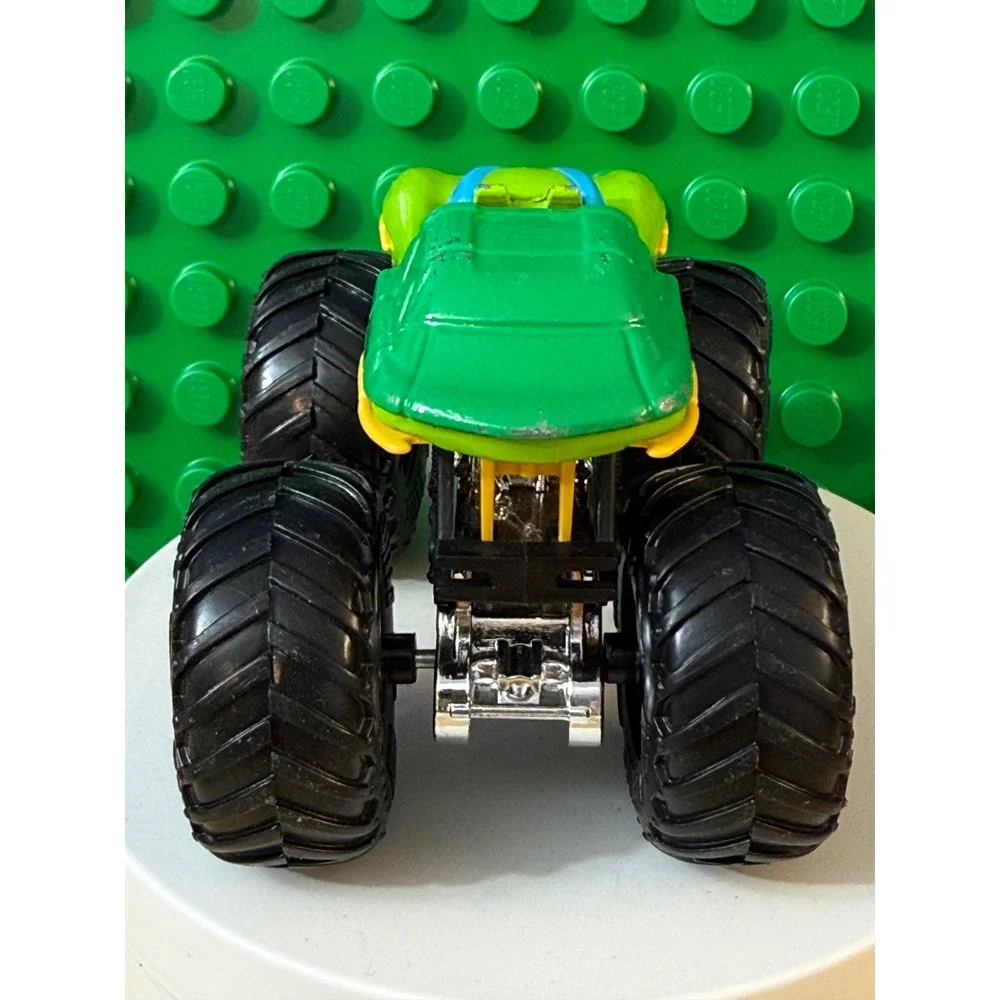 Hot Wheels Monster Trucks Leonardo TMNT Green Blue 1:64 Diecast Toy Car